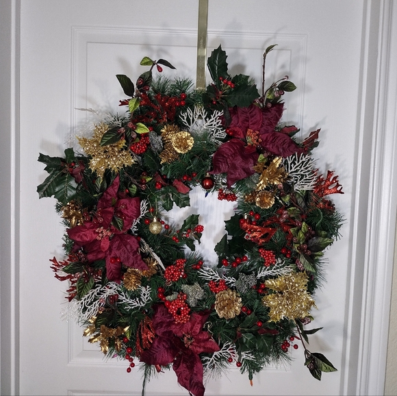 Custom Handcrafted Elegant One of a Kind Lighted Wreath - Picture 5 of 13